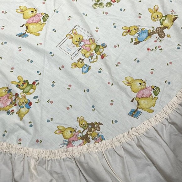 Vintage Tablecloth Handmade Easter Bunny Rabbit School‎ Spring Ruffle Round - Picture 7 of 8